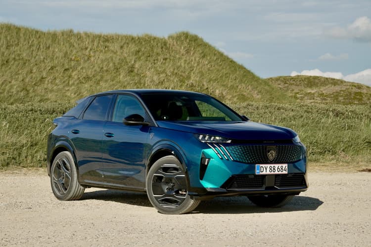 Mer kraft, färre säten: Peugeot uppdaterar E-3008 och E-5008